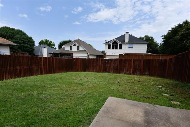 Building Photo - 9700 Summer Dr