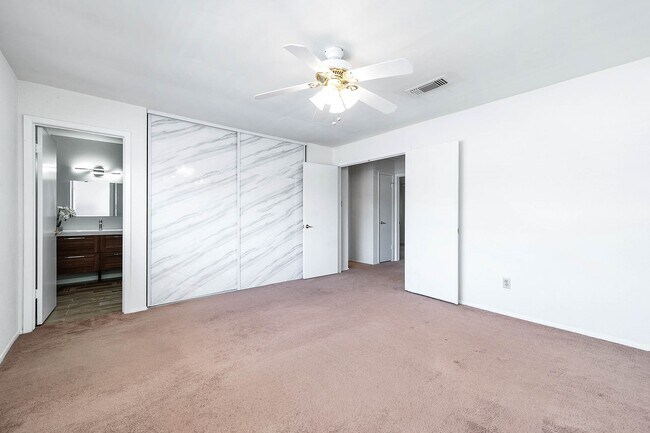 Building Photo - 11609 Village Pl Dr