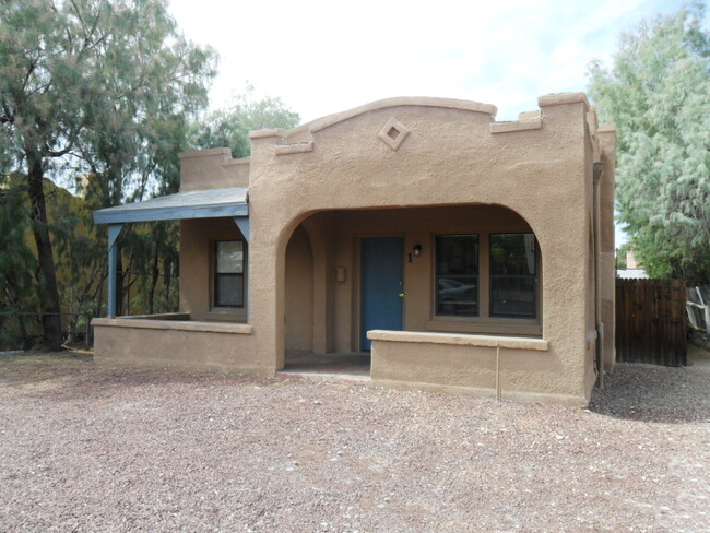 Covered front porch - 1133 E Elm St