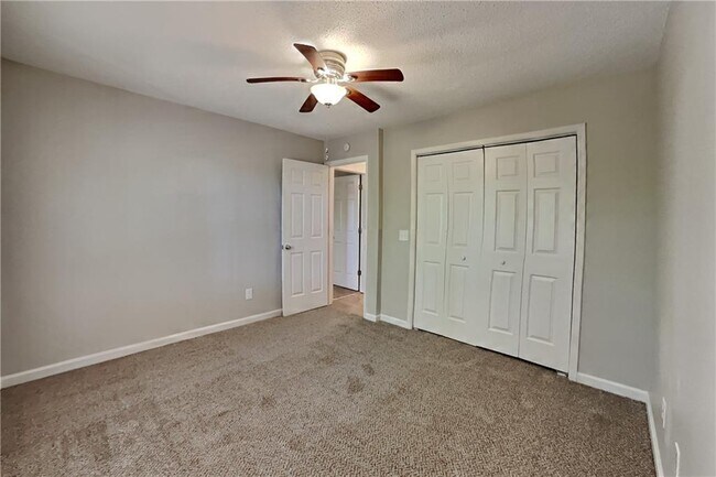Building Photo - 345 Deerwood Dr