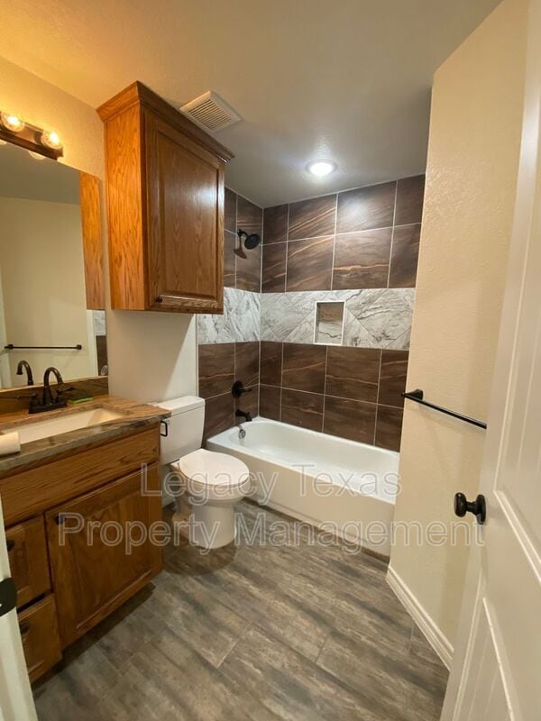 Building Photo - 702 S Wilhite St