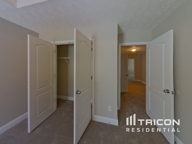 Building Photo - 232 Daisy Cir
