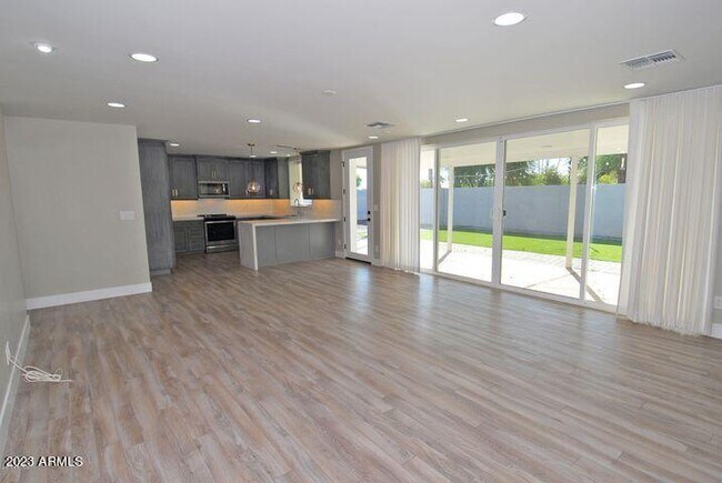 Building Photo - 8541 E Catalina Dr