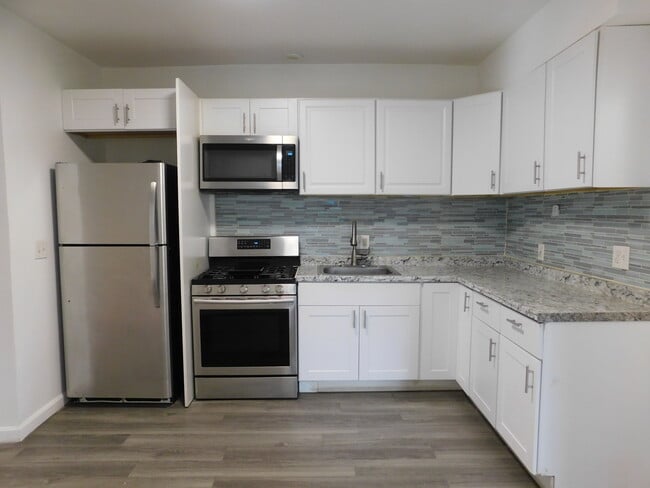 Building Photo - 768 Norman St