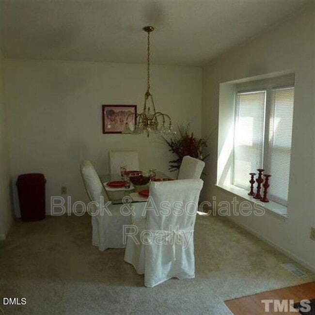 Building Photo - 124 Oak Hill Loop