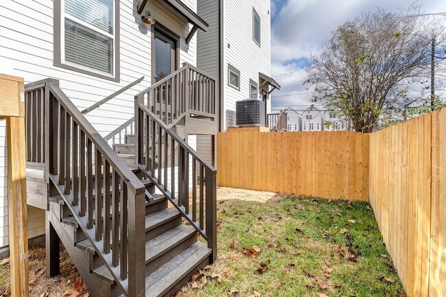 Building Photo - 1304 W 23rd St