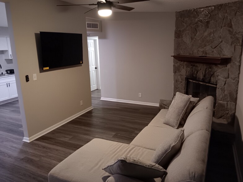 Building Photo - 7911 Cecil St