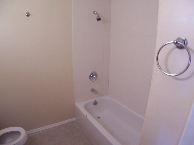 Building Photo - Three-Bedroom Home Near the Chain of Lakes