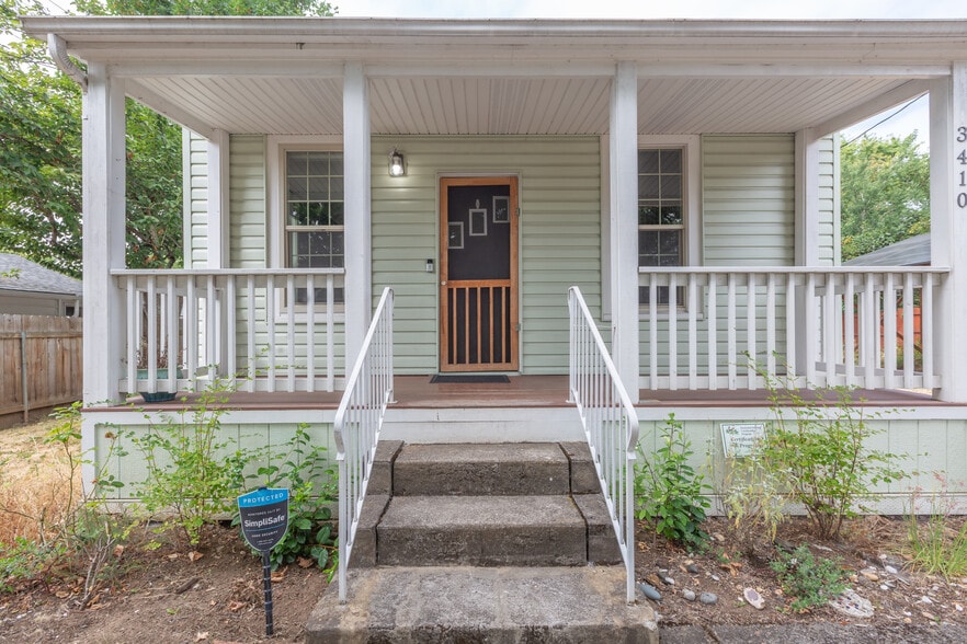 Building Photo - 3410 Q St