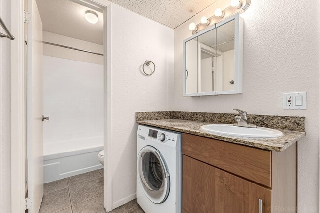 Building Photo - 7350 N Vía Paseo Del Sur