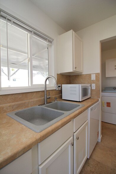 Building Photo - 4736 SE 99th Ave