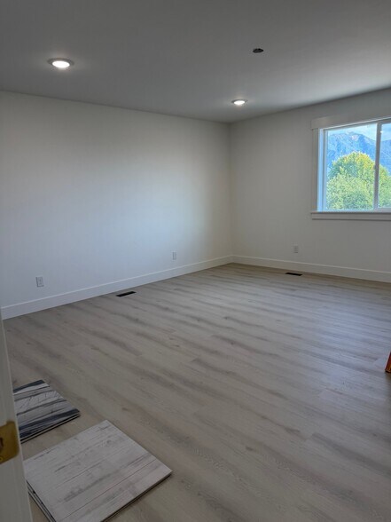 Building Photo - 266 S 1400 W