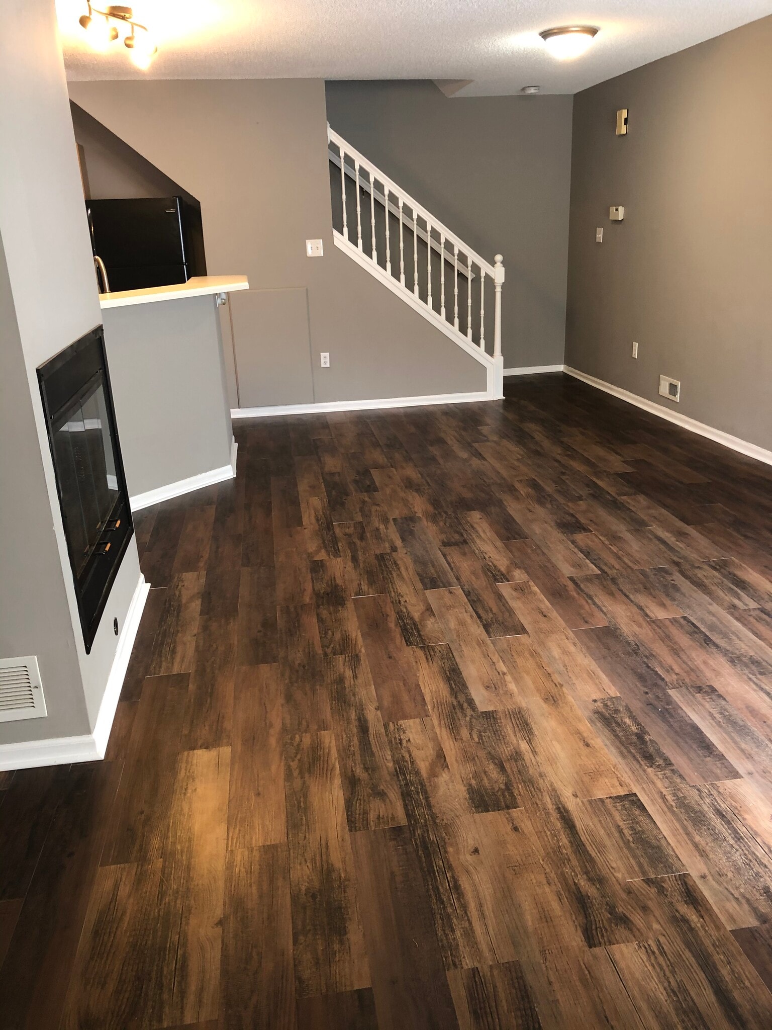 Building Photo - 1323 SE Delaware Ave