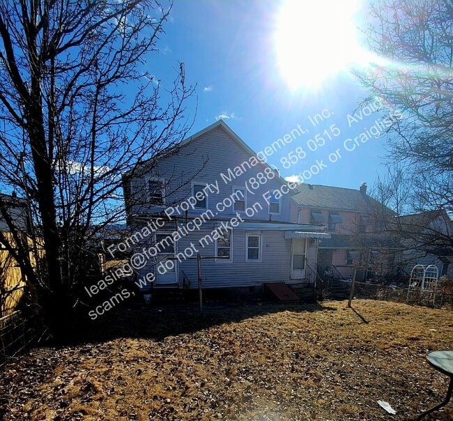 Building Photo - 173 Almond Ln