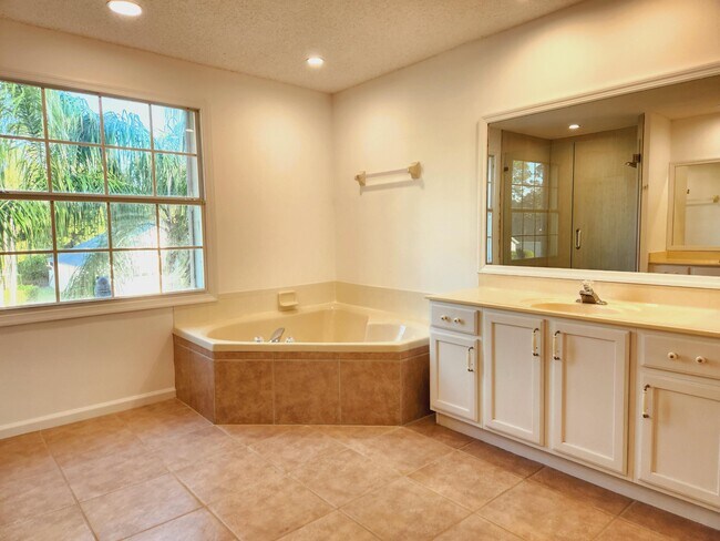 Building Photo - 15188 Oak Chase Ct