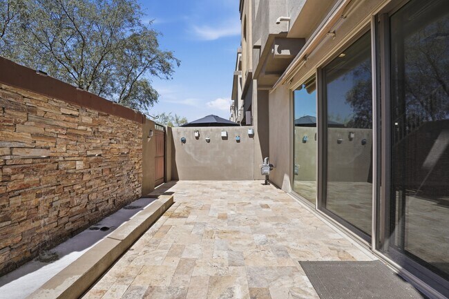 Building Photo - 7471 E Paraiso Dr