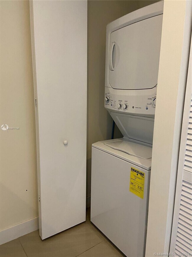 Building Photo - 6331 NW 105th Ct