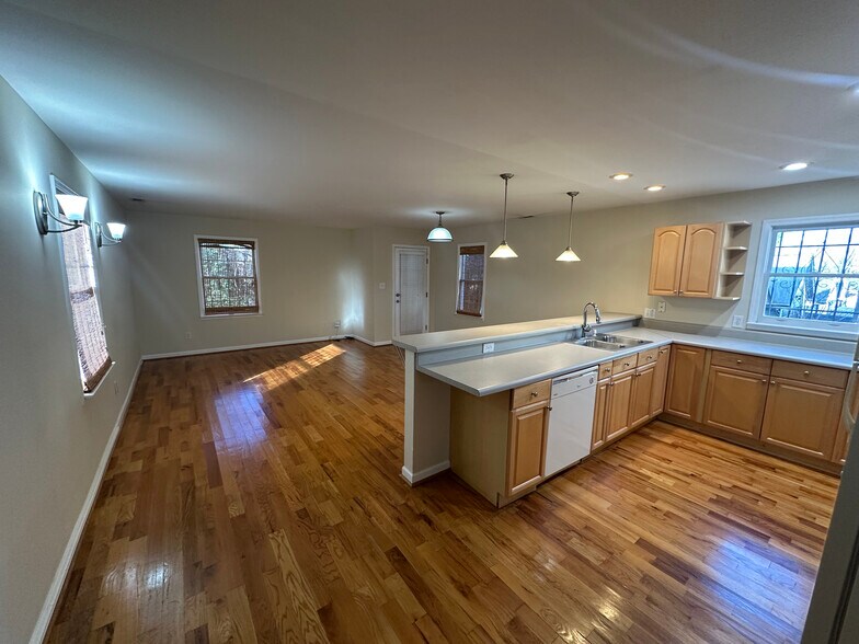 Building Photo - 685 Garibaldi St SW