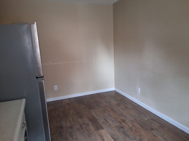 Building Photo - Beautiful Cozy 3 Bed, 2 Bath House located in the heart of Elizabethtown