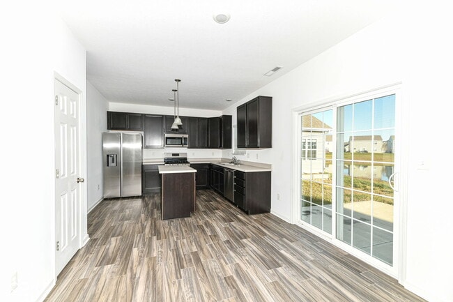Building Photo - 5375 Maywood Dr