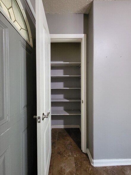 Building Photo - 10 Northhaven Pl