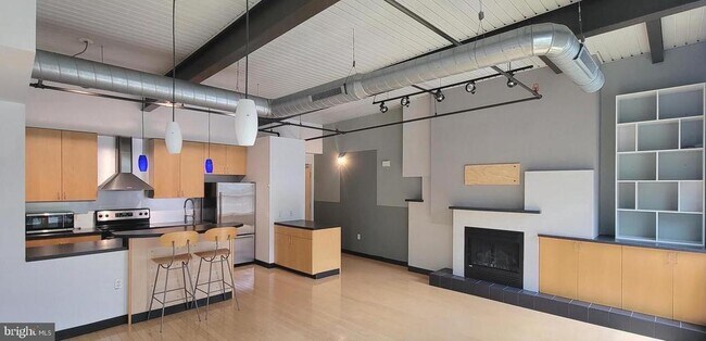 Primary Photo - 75 Maple St