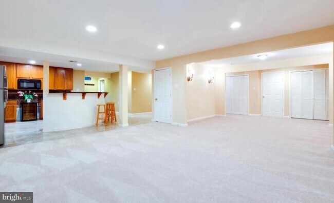 Building Photo - 8464 Hessian Hill Ct