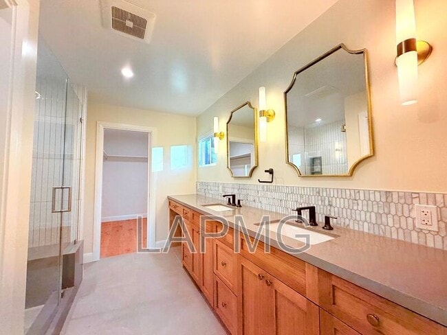 Building Photo - 4762 Charters Ave