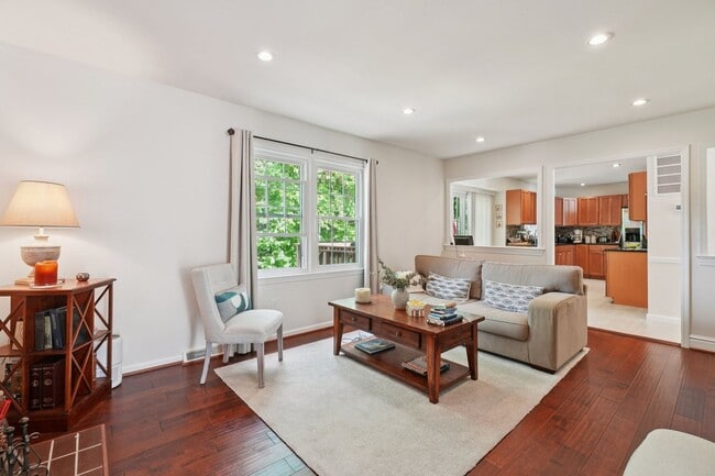 Building Photo - ocated in a sought-after community with to...