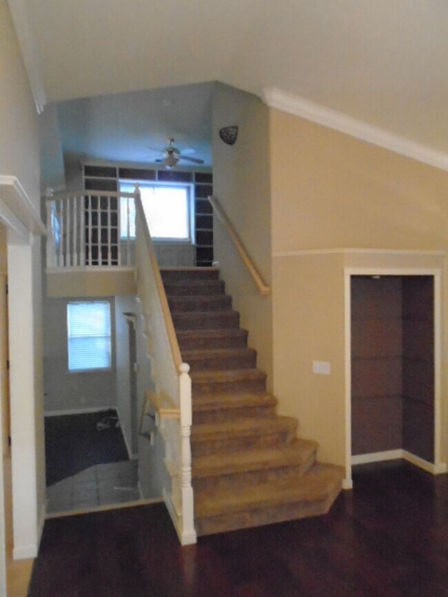 Building Photo - NICE TWO STORY, 3 BEDROOM, 3 FULL BATHROOM...