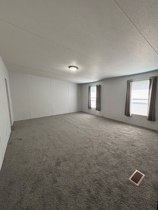 Building Photo - 70 Kiwi Ct