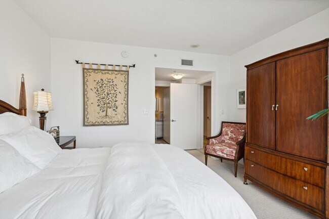 Building Photo - 1551 N Flagler Dr