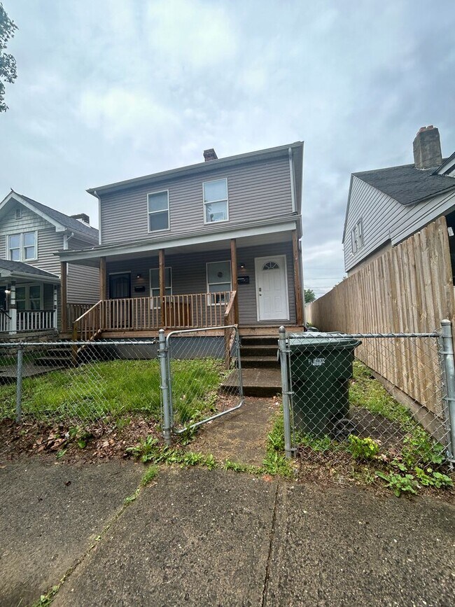 Primary Photo - 121-123-123 Hayden Ave