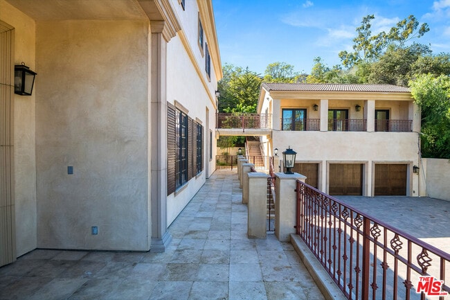 Building Photo - 17390 Tramonto Dr