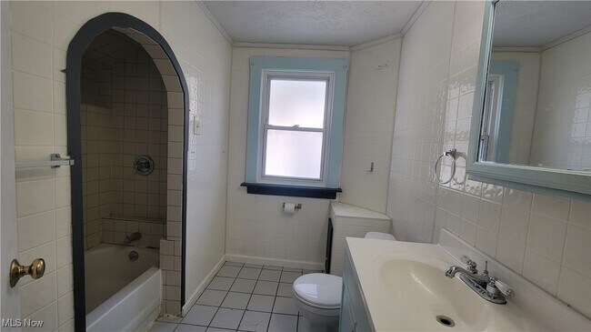 Building Photo - 3334 W 129th St