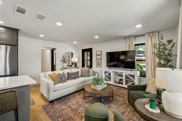 Building Photo - 6601 E Mockingbird Ln