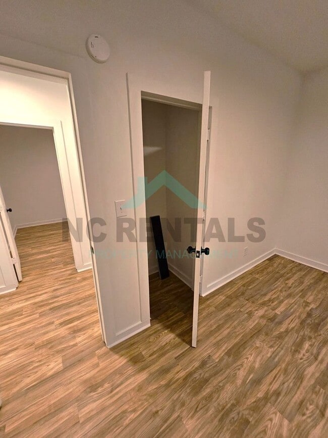 Building Photo - 427 Matthews St