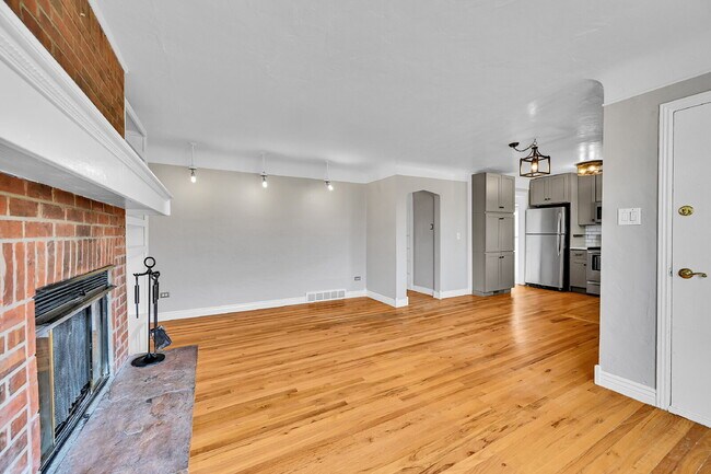 Building Photo - $2,440.95, 3 bed, 1 bath located in Denver with a newly renovated kitchen and In Unit Laundry!