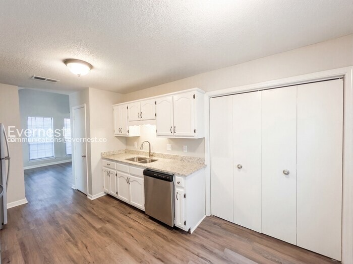 Building Photo - 6832 Maury Dr