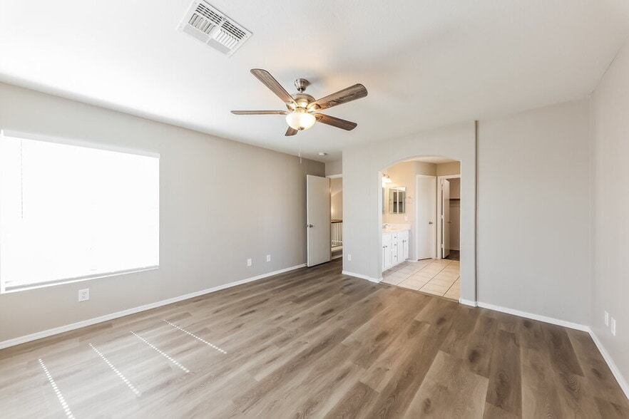 Building Photo - 19 S Tiago Dr