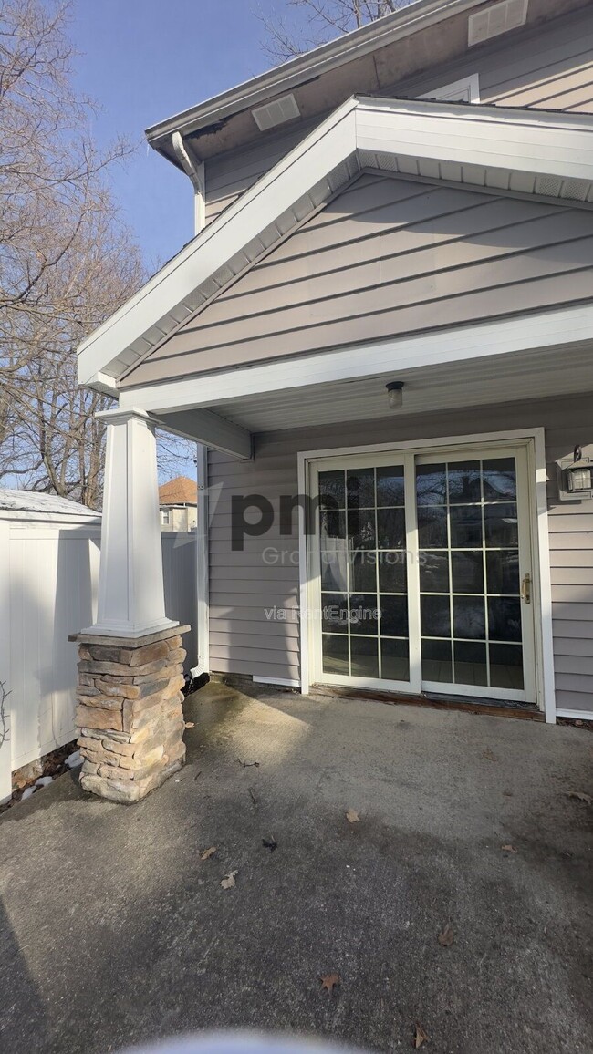 Building Photo - 1103 6th St