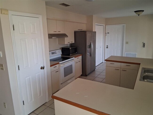 Building Photo - 5001 NW 31 St