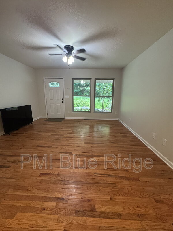 Building Photo - 46 Madison Heights Dr