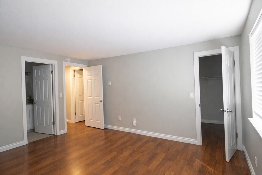 Building Photo - 16817 Larch Way