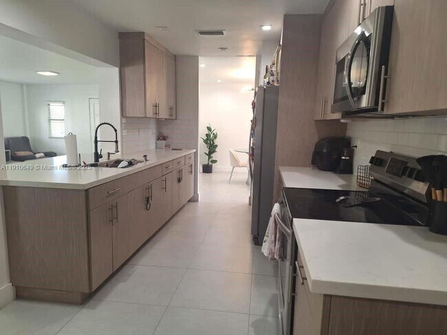 Building Photo - 13437 SW 44th Ln