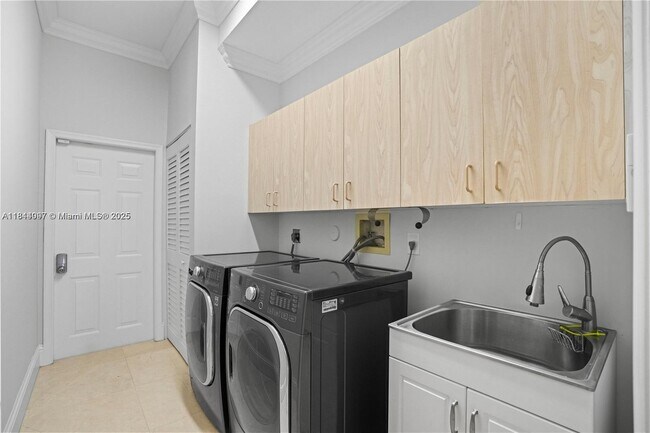 Building Photo - 720 Cypress Pointe Dr W