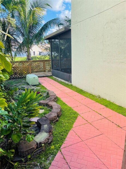 Building Photo - 13976 Langley Pl