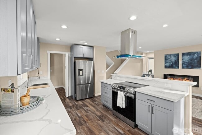 Building Photo - 6423 Ellis Ave S