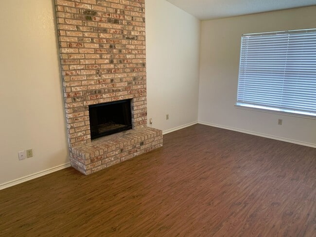 Building Photo - Duplex