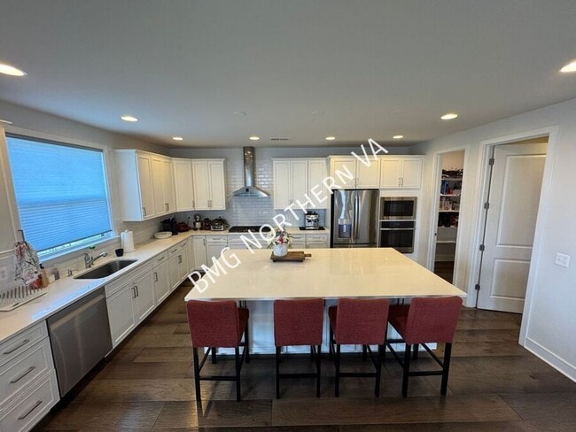 Building Photo - 25459 Byrnes Crossing Dr